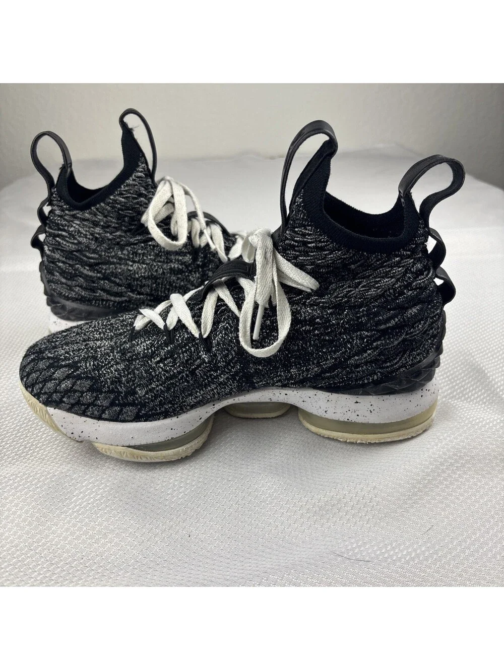 Nike LeBron 15 XV Ashes Black White Oreo 922811-002 Size 6 Youth